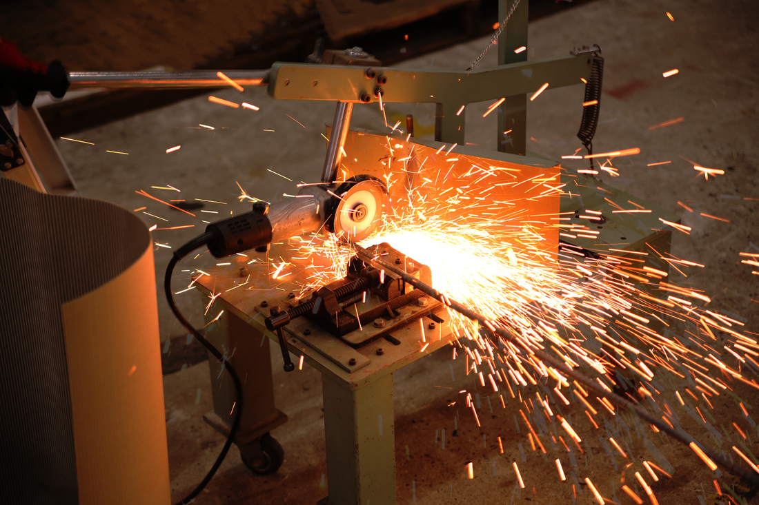 切断砥石とは | 金属加工の必須工具を砥石メーカーが徹底解説