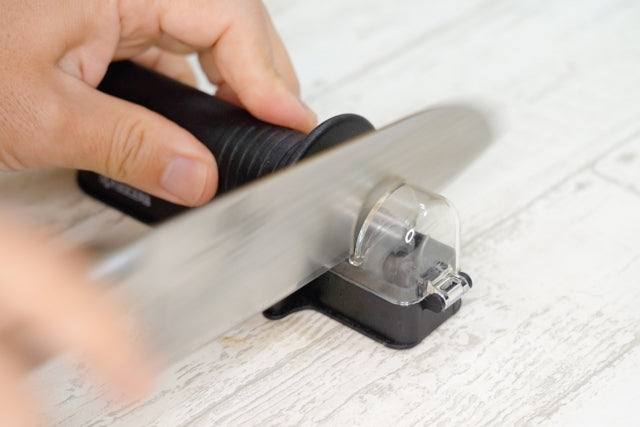 シャープナーを使った包丁の研ぎ方。砥石との違いとは？