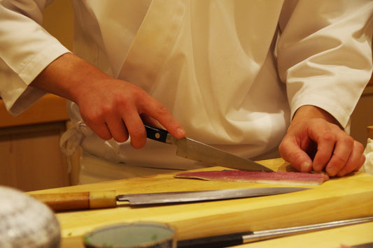 出刃包丁とは？魚料理の必需品を砥石メーカーが徹底解説