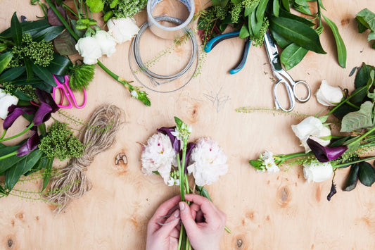 フローリストナイフの研ぎ方と使い方｜花が長持ちする手入れのコツ